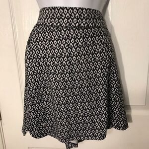 Jockey Large Black & White Skirt